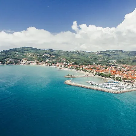 Linda Aparthotel 3*